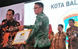 Kota Balikpapan Kembali Raih Indonesia Road Safety Award (IRSA)