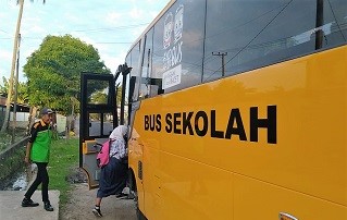 Dishub Uji Coba Bus Sekolah Berbayar Sampah Botol Plastik